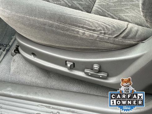 Used 2003 Isuzu Axiom S image 27