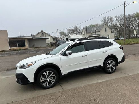 Used 2022 Subaru Outback Touring image 2