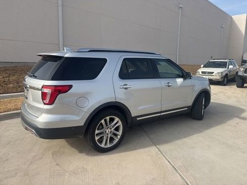 Used 2017 Ford Explorer Limited w/ Equipment Group 301A image 3