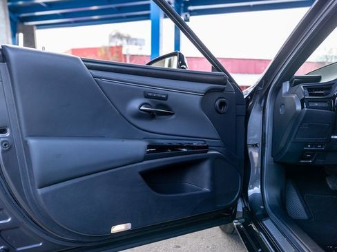 Used 2025 Lexus ES 300h w/ Premium Package image 24