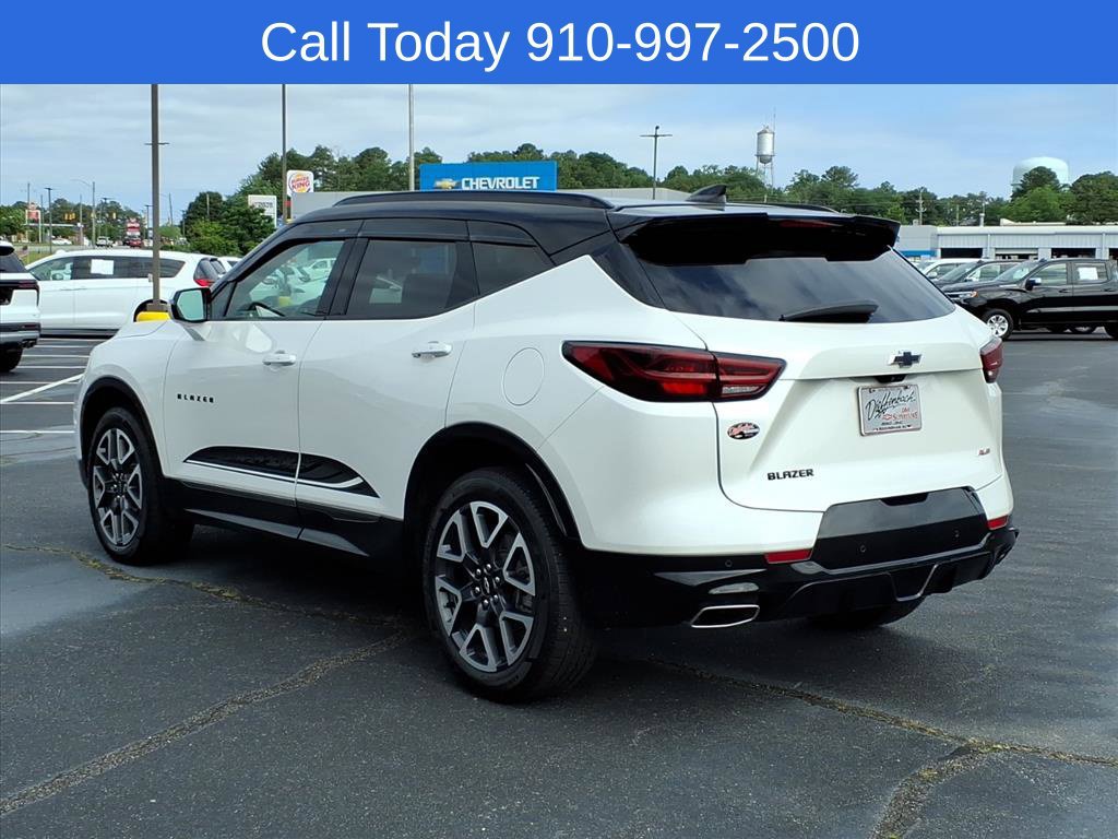 Used 2023 Chevrolet Blazer RS w/ Driver Confidence II Package FWD image 5