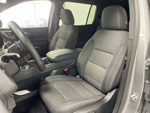 Certified 2025 Chevrolet Traverse LT image 11