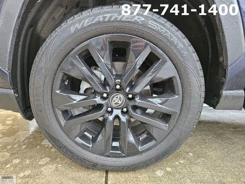 Used 2021 Toyota RAV4 Limited image 9