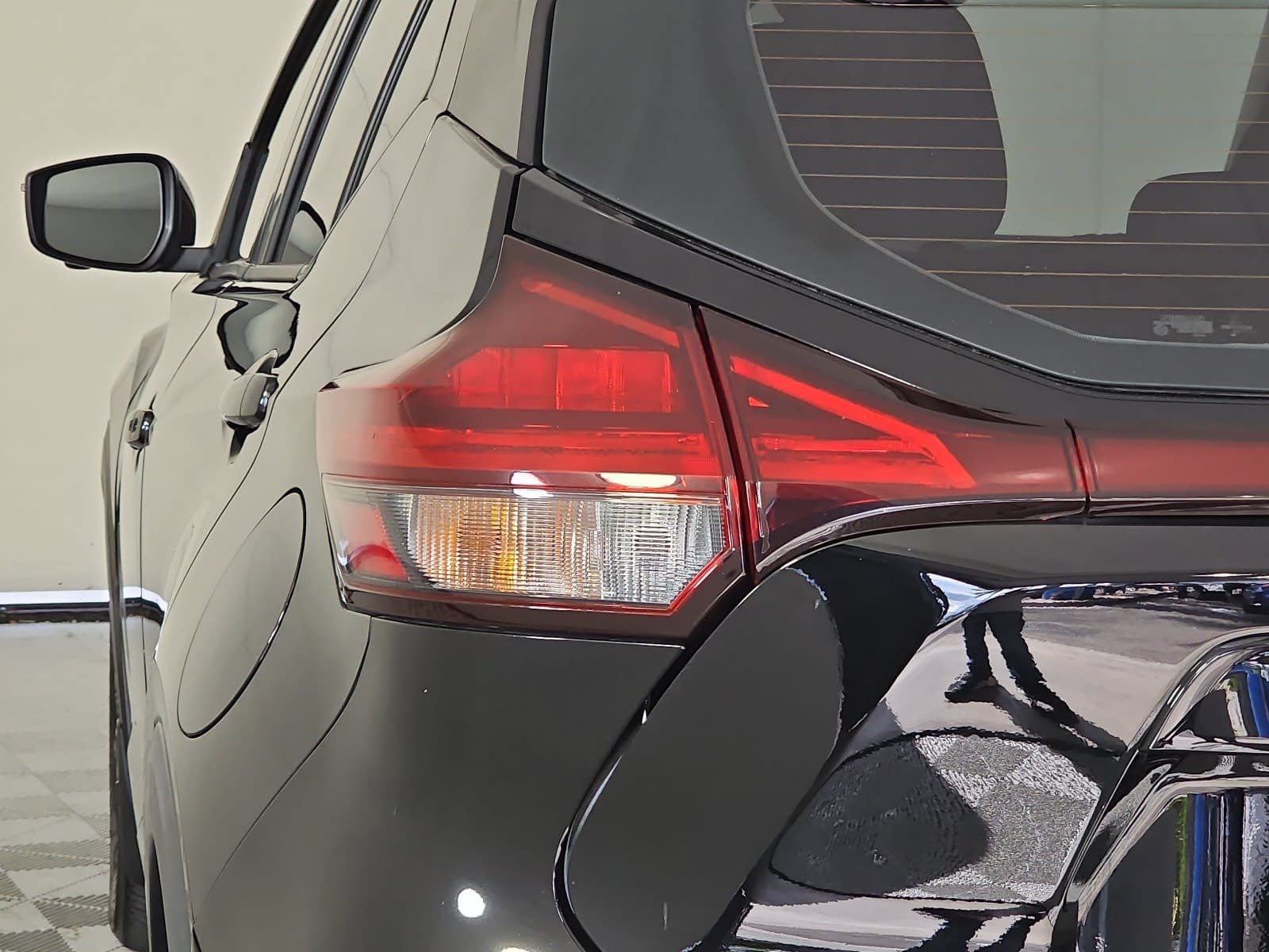 Used 2022 Nissan Kicks SR w/ Premium Package FWD image 29