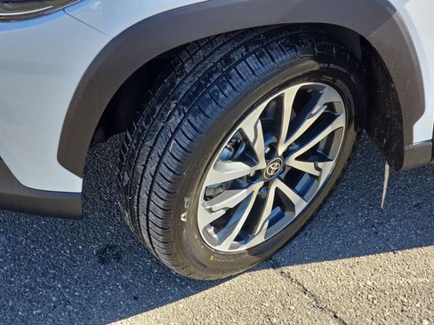 Used 2022 Toyota Corolla Cross XLE image 40