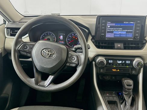 Used 2021 Toyota RAV4 XLE image 18