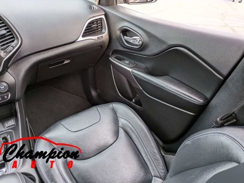 Used 2019 Jeep Cherokee Latitude w/ Popular Appearance Group image 20