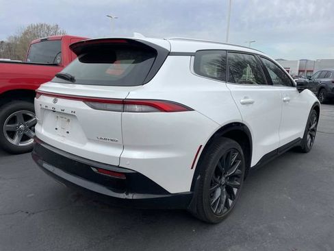 Used 2025 Toyota Crown Signia Limited w/ Advanced Technology Package image 4