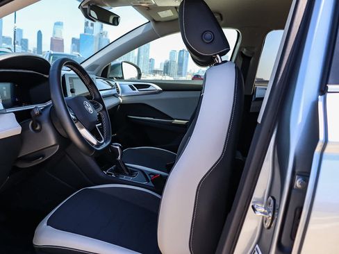 New 2025 Volkswagen Taos SE FWD image 18