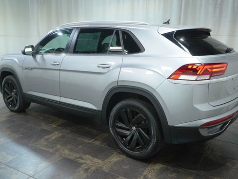 Used 2022 Volkswagen Atlas Cross Sport SE AWD/4WD image 8