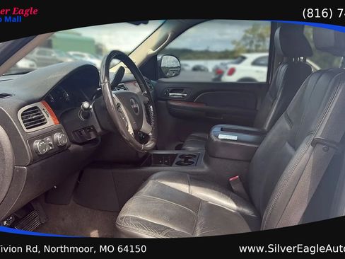 Used 2008 GMC Yukon XL SLT w/ SLT Preferred Equipment Group AWD/4WD image 9