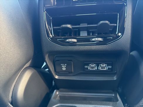 Used 2025 Jeep Grand Cherokee L Altitude image 27