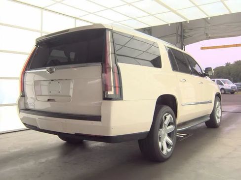 Used 2015 Cadillac Escalade ESV Luxury AWD/4WD image 2