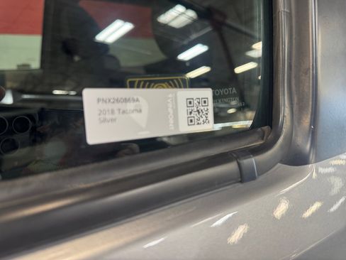 Used 2018 Toyota Tacoma TRD Off-Road image 24