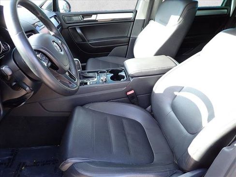 Used 2013 Volkswagen Touareg Sport AWD/4WD image 12