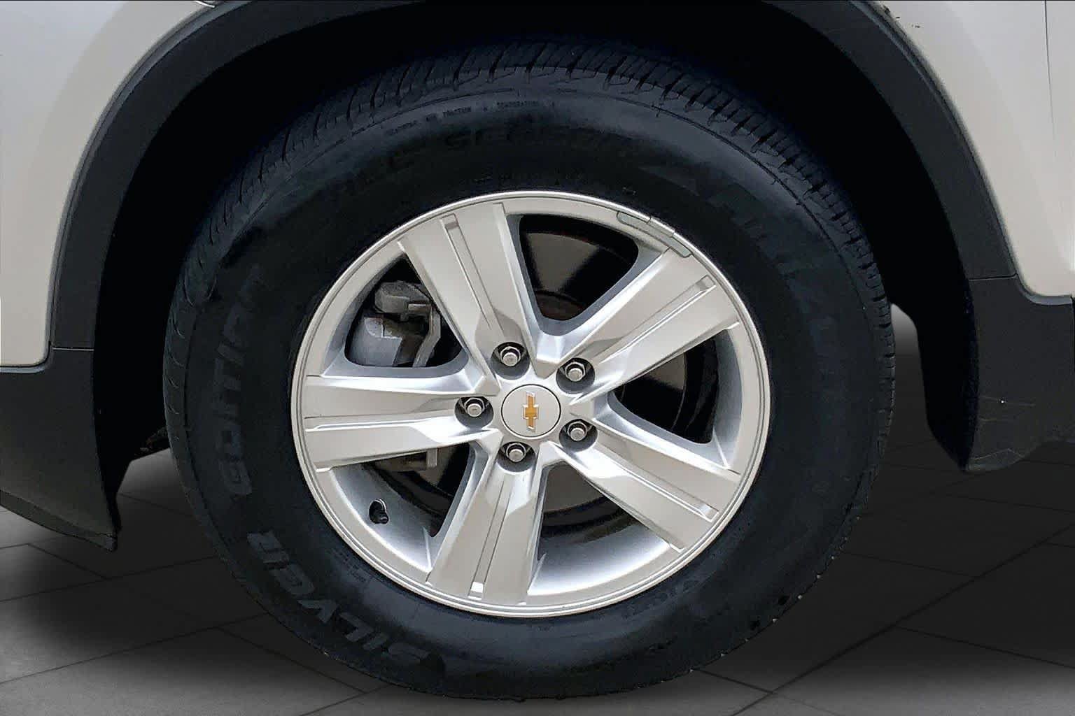 Used 2019 Chevrolet Trax LT w/ LT Convenience Package FWD image 10