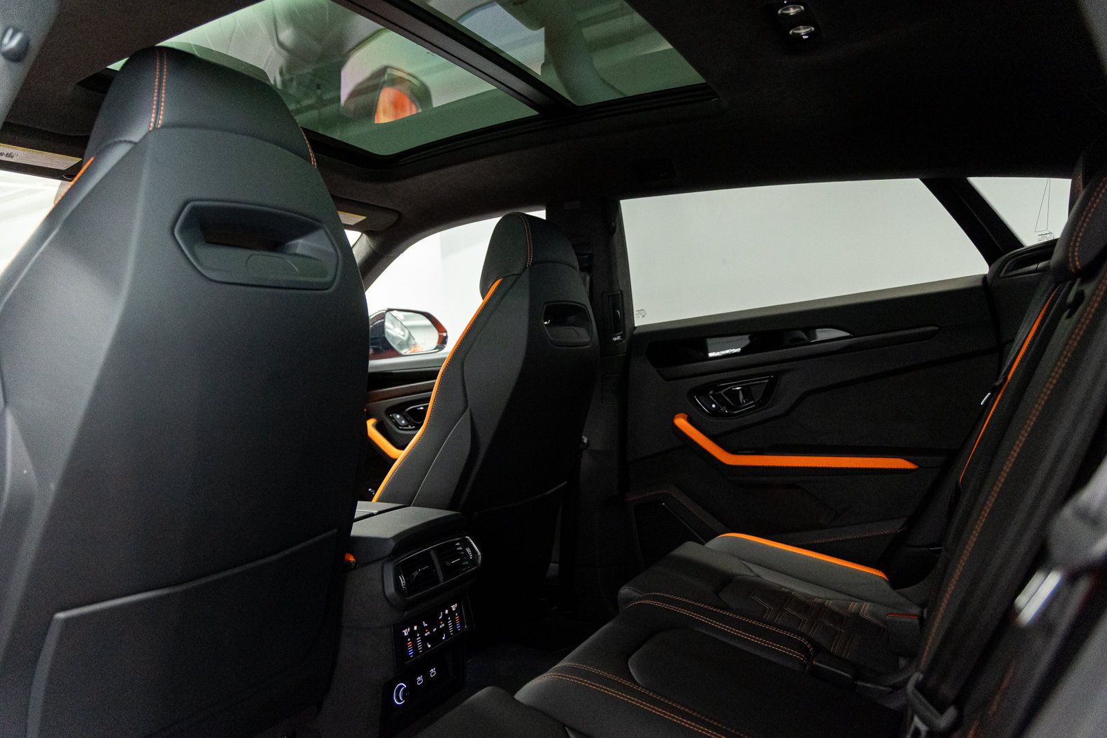 Used 2025 Lamborghini Urus S AWD/4WD image 46