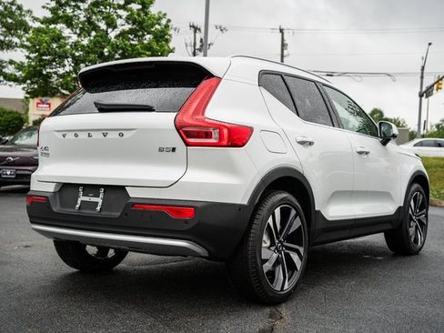 Certified 2025 Volvo XC40 B5 Ultra w/ Climate Package image 5