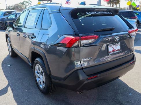 Used 2021 Toyota RAV4 LE image 3