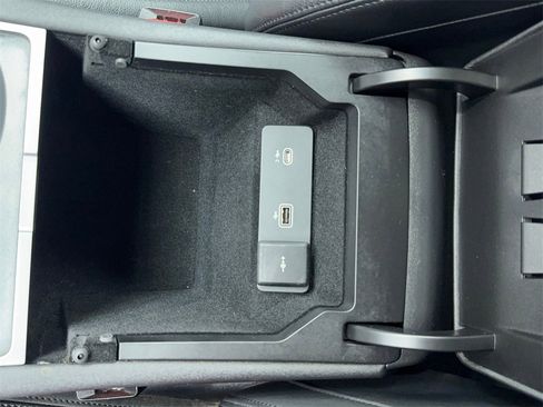 Used 2022 Land Rover Discovery Sport SE image 35