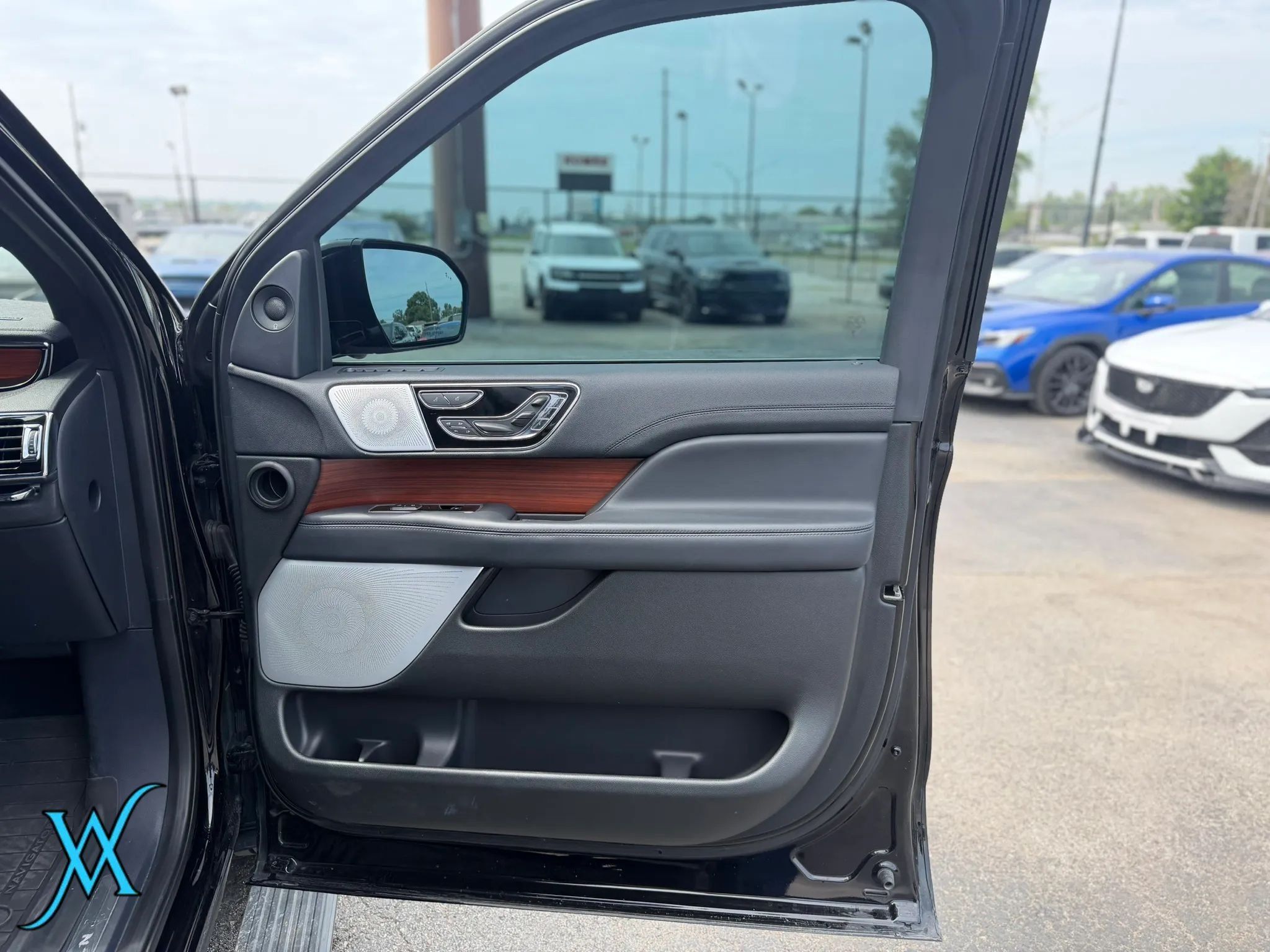Used 2023 Lincoln Navigator Reserve AWD/4WD image 21