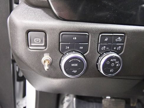 Used 2024 GMC Sierra 3500 SLE image 17