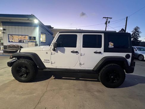 Used 2015 Jeep Wrangler Unlimited Sport w/ Quick Order Package 24S AWD/4WD image 18