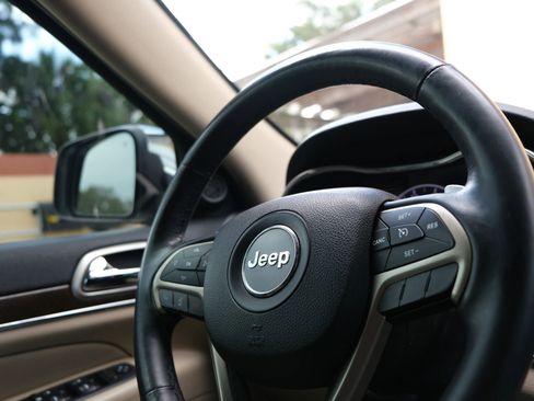 Used 2017 Jeep Grand Cherokee Limited w/ Trailer Tow Group IV image 44