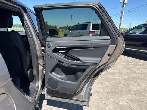 Used 2023 Land Rover Range Rover Evoque R-Dynamic SE image 9