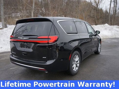 New 2026 Chrysler Pacifica Select image 13