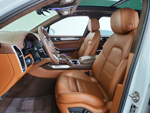 Used 2022 Porsche Cayenne Turbo S image 10