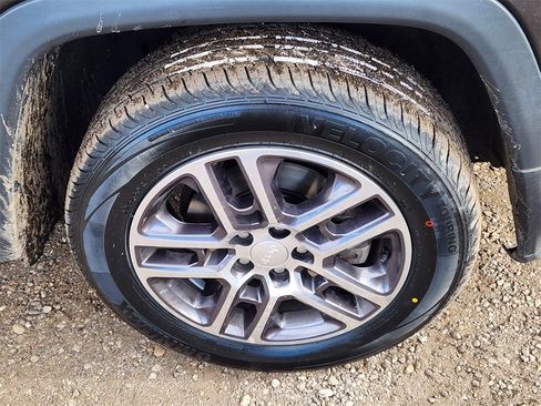 Used 2017 Jeep Compass Latitude w/ Popular Equipment Group image 13