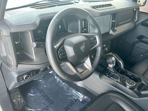 Used 2025 Ford Bronco Badlands AWD/4WD image 13