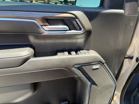 Used 2022 Chevrolet Silverado 1500 LT Trail Boss w/ LT Trail Boss Premium Package AWD/4WD image 7