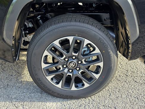 New 2026 Toyota Tundra Limited AWD/4WD image 32