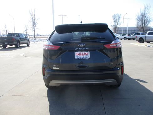 Used 2024 Ford Edge SEL w/ Convenience Package image 5