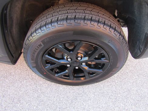 Used 2024 Jeep Grand Cherokee Altitude AWD/4WD image 10