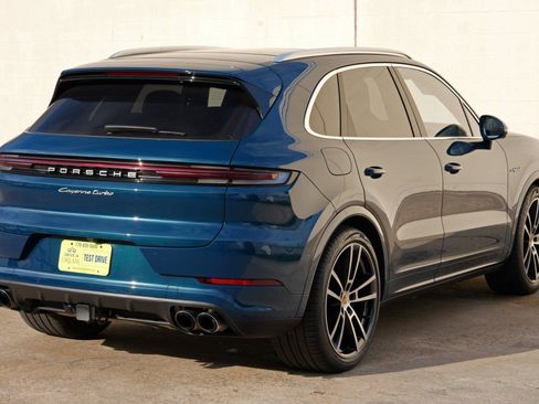 Used 2024 Porsche Cayenne Turbo AWD/4WD image 58