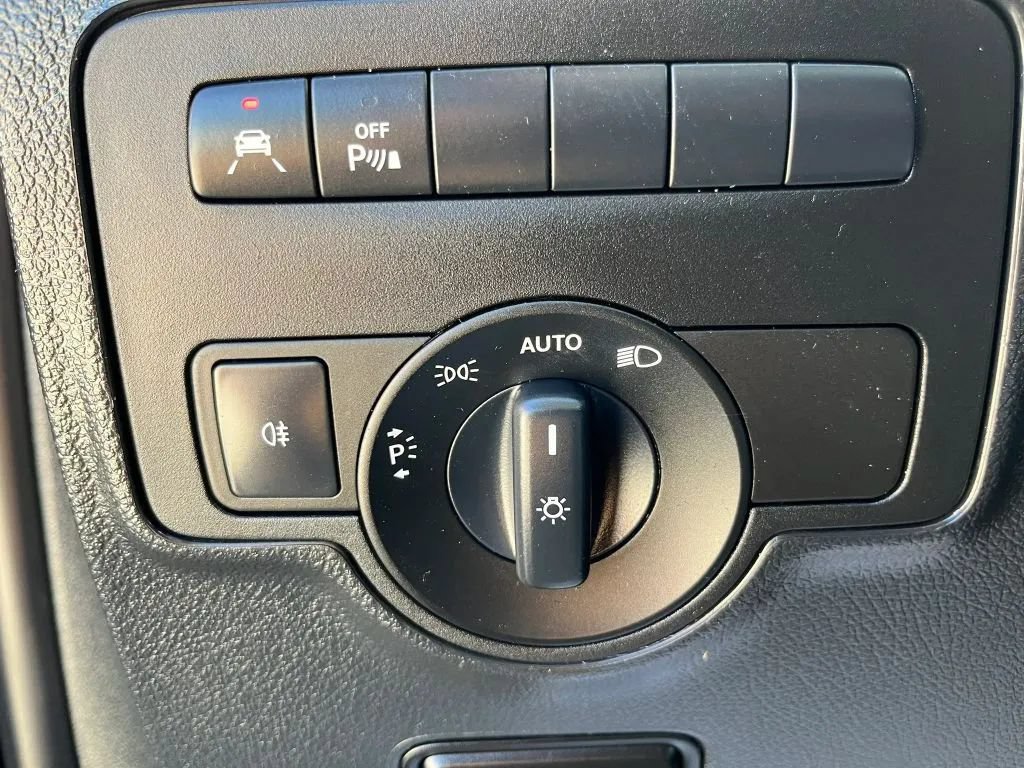 Used 2019 Mercedes-Benz Metris Passenger image 18