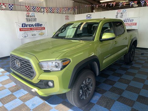 Used 2023 Toyota Tacoma TRD Off-Road image 2