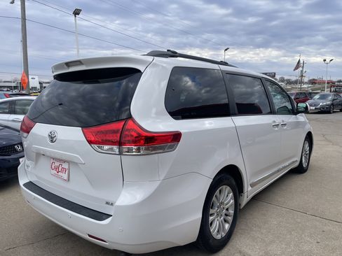 Used 2011 Toyota Sienna Limited image 5