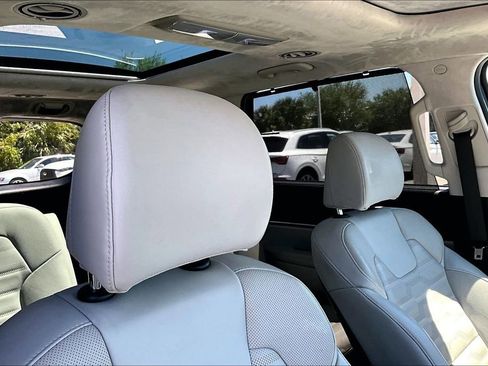 Used 2024 Kia Telluride SX Prestige w/ Towing Package image 22