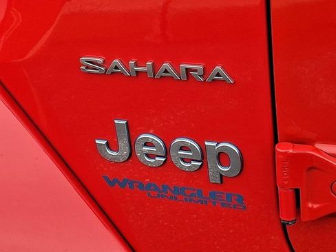 Used 2022 Jeep Wrangler Unlimited Sahara w/ Cold Weather Group AWD/4WD image 35