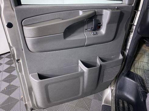 Used 2003 GMC Savana 1500 w/ Preferred Equipment Group 3 RWD image 18