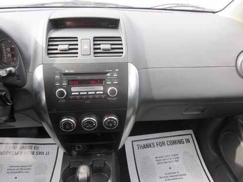 Used 2008 Suzuki SX4 AWD Hatchback w/ Touring Pkg image 15
