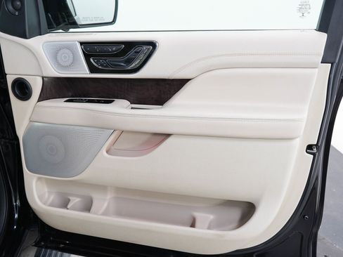 Used 2021 Lincoln Navigator L Reserve AWD/4WD image 12