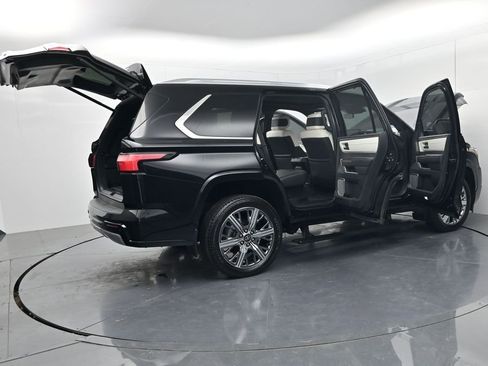 Used 2025 Toyota Sequoia Capstone AWD/4WD image 68