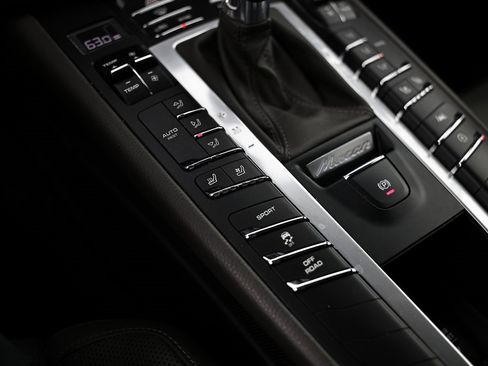 Used 2021 Porsche Macan image 41