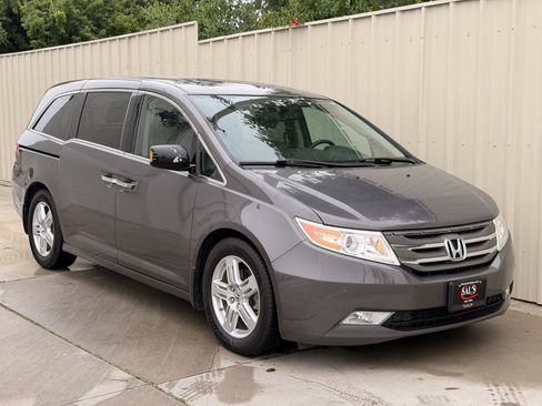 Used 2013 Honda Odyssey Touring image 2