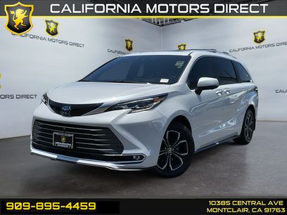 Used 2025 Toyota Sienna Platinum